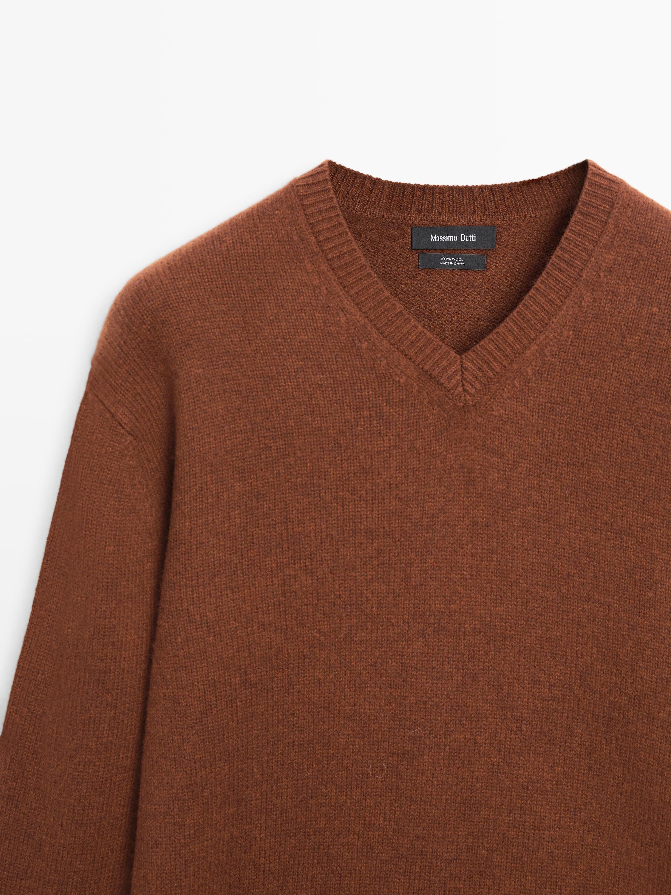 Wool V-neck knit sweater